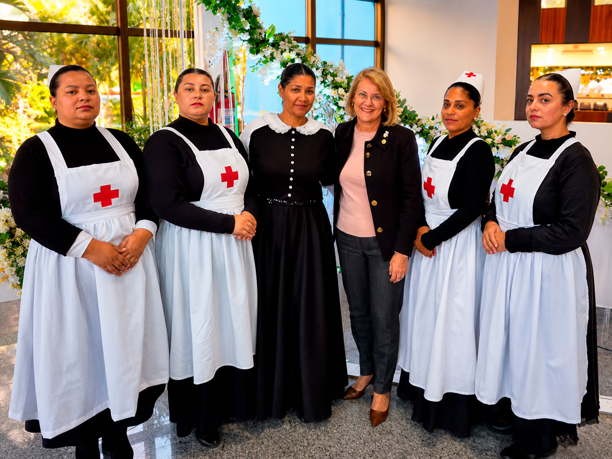 Márcia Huçulak em encontro com mulheres